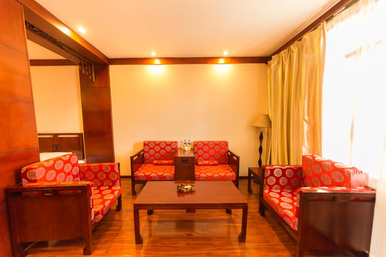 Yinfeng Hotel Đại Lý Ngoại thất bức ảnh